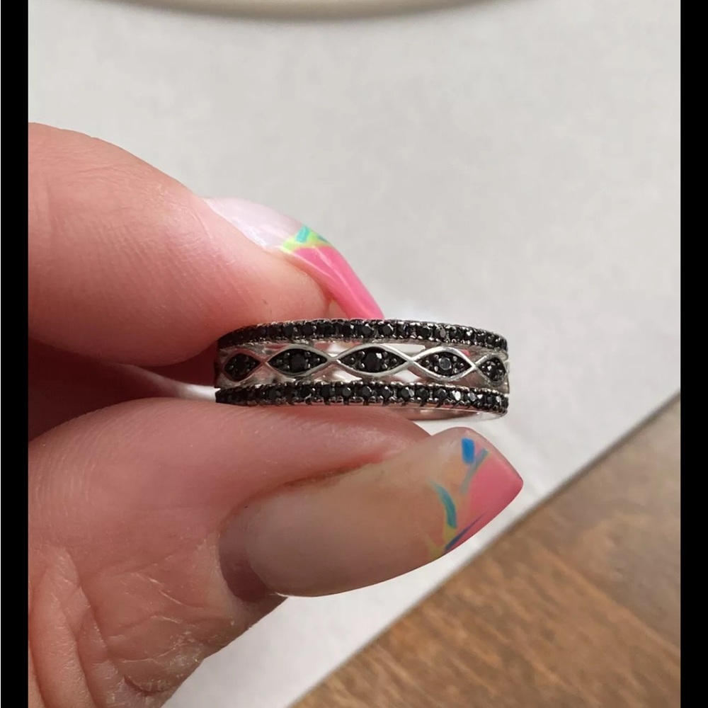 Vintage Black and Silver Ornate Ring